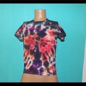 Tye die crop top 🔴